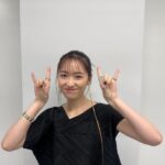 Haruka Kudo Instagram - . 映画「仮面ライダーギーツ 4人のエースと黒狐」 公開初日舞台挨拶、ご来場頂きありがとうございました🦊🕹️沢山の"おかえり"の声、ジーンとしました。 tops/skirt:@pleatspleaseisseymiyake pierce:@iosselliani /@iosselliani_jp ear cuff:@woutershendrix / @hpfrance_official rings:@iosselliani / @iosselliani_jp @sergethoraval / @serge_thoraval_tokyo bangle:@togaarchives shoes:@jeffreycampbell クロスギーツを意識した、ブラックとブルーで。
