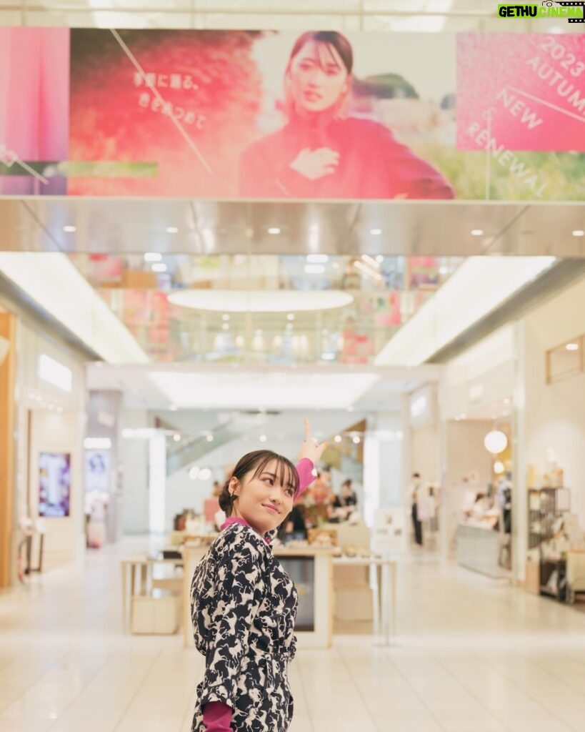 Haruka Kudo Instagram - . 看板の前で大はしゃぎ❕(^_-)✋🏻 @parco_urawa_official @actress_ex @j_k_wang 📸 @nk_photo