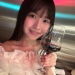 Haruka Momokawa Instagram - Yakiniku BarBiesさんに行ってきました👏❤️ お肉へのこだわりがとにかくすごいお店☺️ このお店でしか食べれない新鮮生肉のラインナップが豊富で生肉好きにはたまらない最高すぎるお店でした🍖❤️ 肉質重視を追求してるらしく、上質な脂なので沢山食べても胃にもたれしなく、くどくなく旨みのある和牛A5牝和牛が食べれて本当に幸せでした🫶❤️ そして、２個目の動画が1日限定15食のTVで話題の生肉と焼肉の融合されたスーパーミート🍖 深みのある味わいで…うん…美味しすぎた🤤 後ね、ドリンクへのこだわりも凄くて… お肉とお酒好きには堪らないお店だと思う🍖🍺 大サイズのお酒いっぱい頼んだんだけど色んなグラスで出てきてそれも楽しめるし、なんと言っても大ジョッキなのに最後の最後までお酒が美味しくて素晴らしかった❤️ エスプーマを利用したレモンの新感覚な泡泡のハイブリットBarBiesレモンサワーもおいしくて🍋 お店の雰囲気もとても素敵でスタッフさんも素晴らしく幸せな時間を過ごせました☺️👏 #PR #yakinikubarbies #三越前グルメ #日本橋グルメ #日本橋焼肉 #三越前焼肉