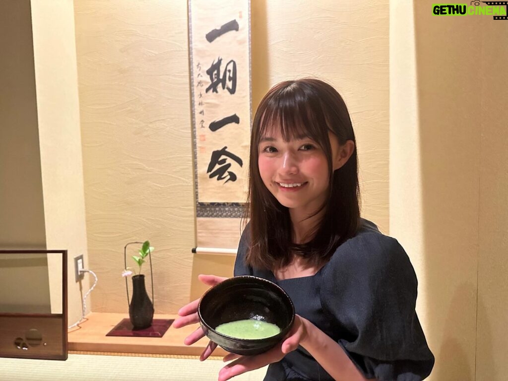 Haruka Momokawa Instagram - 先日、奥赤坂 鮨 淡師にいってきました☺️ こんなにちゃんとしたお寿司屋さん行ったので、最初緊張しちゃったけどお酒も美味しいしお寿司も一つ一つ丁寧で新鮮で全てが美味しすぎて…最高でした！ ハマフエフキのお寿司を初めて食べたんですけど感動した！ 私が行った時は五島列島で採れたお魚をメインに出してくださり、五島列島に釣りに行きたくなりました🐟❤️ お食事終わりには茶室に移動してお茶を入れてもらい美味しい和菓子を食べさせてもらえて、雰囲気の違う空間も楽しめて是非みなさんにも体験してもらいたいなと思いました！ 美味しいもの食べるとエネルギーが沸きますね！ また行きたいです☺️ PR @taka_sushitanji_tokyo #奥赤坂鮨淡師 #赤坂鮨 #乃木坂鮨 #赤坂グルメ #乃木坂グルメ #赤坂ディナー #乃木坂ディナー #江戸前鮨