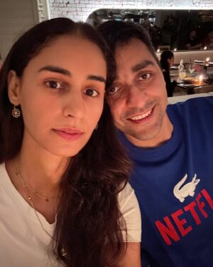 Hasleen Kaur Instagram - Hi 👋 

Wearing this beautiful shirt by @phulkariforever 💙💜
