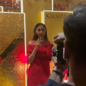 Hasleen Kaur Instagram - Fantastic way to celebrate Valentine’s Day with @lifestyleasiaindia and @kerastase_official @rahulgangs_ Thankyou for having me and making the night even more special with @kennethseb singing on behalf of Amber to me. 

My @superbhuti friend and partner creatively directing me through the night and my little one @iqrashefta 

Wearing my own dress from @taruntahiliani 
Make up and hair by me
