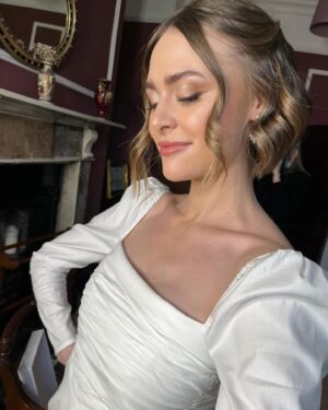 Hayley Erin Instagram - The ultra talented @aoifecrossanmkup made me look like a proper lady for our party 💕