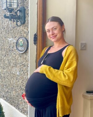Hayley Erin Instagram - Obligatory 38 weeks in, 38 weeks out post #howtostealabeachball