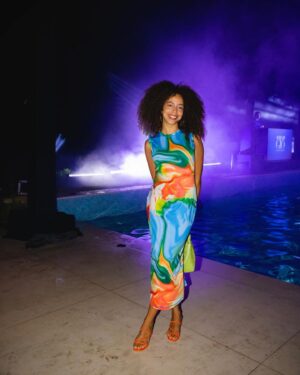 Hayley Law Instagram - Can you play Waffle House?! 🧇
