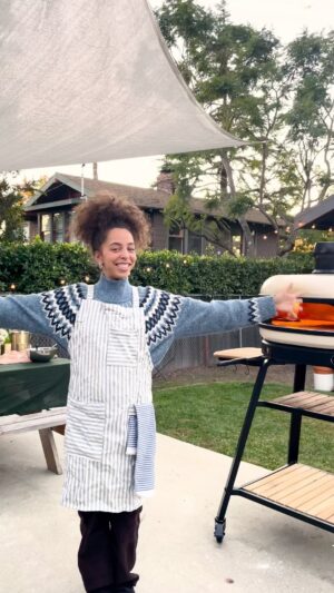 Hayley Law Instagram - When food is more than just a daily routine. Bringing in the new year, surrounded by loved ones and of course, pizza. ⁠

⁠
#CookDifferent #Gozney