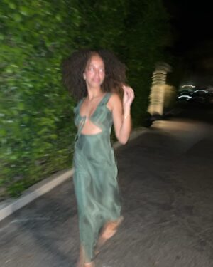 Hayley Law Instagram - Palm trees, sunshine, enchiladas, record setting fig trees & date nights. 🤗 I like it