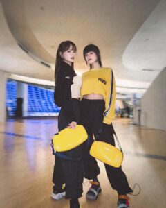 Hayley Woo Instagram - Twin be twin-ing @hayleywoojiayi 👯‍♀️ #JayOnTheHay #Jayshionleystar 🐯 @OnitsukaTigerOfficial @OnitsukaTigerSG #OnitsukaTiger #OnitsukaTigerSG #DENTIGREBELTED