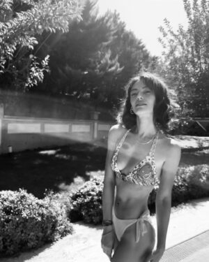 Hazal Şenel Instagram - yazı bitirdik☀️sürpriz sonlu🫠 #tb