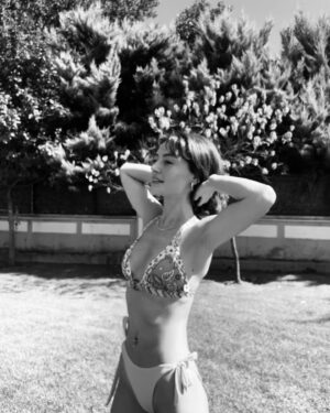Hazal Şenel Instagram - yazı bitirdik☀️sürpriz sonlu🫠 #tb