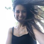 Hazal Adıyaman Instagram - Rüzgar benimle aynı fikirde olsaydı belki de şurda küçük bir ağaç vardı, kısmet.