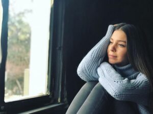 Hazal Adıyaman Instagram - Çünkü sette @burcuozanoglu var ❣️