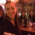 Hazal Adıyaman Instagram - Hayatımdaki şifa kaynaklarıdır her biri. Canlarımdır. ‘İyi ki var’larımdır. Ve bazen naparsan yap fotoğrafta kafanın üzerinden inen ışık huzmesine engel olamazsın..