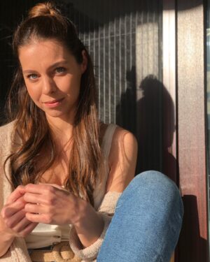 Hazal Adıyaman Instagram - Kuşlar cıvıldıyor, ara ara bulutların arasından güneş kendini gösteriyor, biz de ne yapalım bundan faydalanıyorduk 🤗