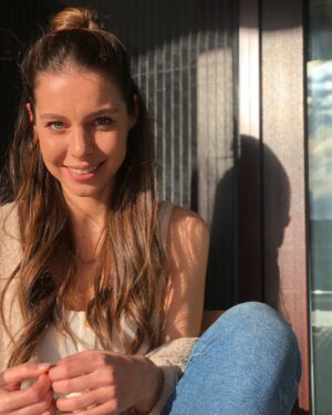 Hazal Adıyaman Instagram - Kuşlar cıvıldıyor, ara ara bulutların arasından güneş kendini gösteriyor, biz de ne yapalım bundan faydalanıyorduk 🤗