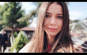 Hazal Adıyaman Instagram - Hava şahane gibi gözüküyor olabilir, ama lakin ki öyle değildir. ❄️