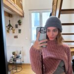 Hazal Benli Instagram - 🙂😕🥰😘😗