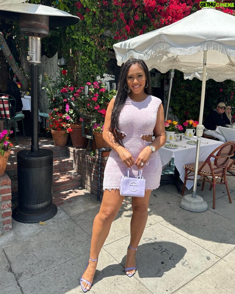 Hazel Renee Instagram - Grateful To Be A Mami...I Know Some Solid MUVAs That Deserve It All✨ Thank You 💞 @encoreevents90210 @shavonti For This Beautiful Mothers Day Brunch 💐 #LatePost Dress: Jill Sander👗 Bag: @telfarglobal 👛 Shoes: @tomford 👠