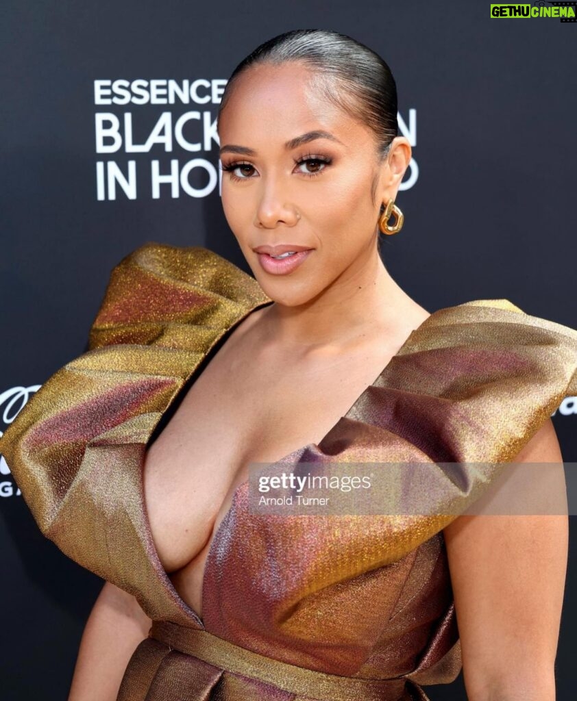 Hazel Renee Instagram - ✨Essence Black Women In Hollywood✨ @essence This Experience For Black Women To Come Together And Be SEEN And Celebrate Their Peers, Their Friends And Women They Look Up To Who Have Paved The Way Is Priceless. Thank You For This Moment To Recharge Us All. To INSPIRE Us All. What An Amazing Community Of Women To Be Apart Of. My Heart Is Full❤️ Dress: @ronnykobo from @snowbird_atl Heels: @tomford Purse: @aminamuaddiofficial Makeup: @briamakeup Day Of Last Looks: @marisabakernm Thank You #EssenceBlackWomenInHollywood #essencebwih