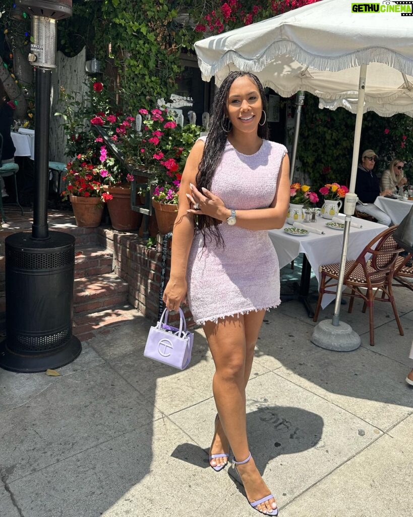 Hazel Renee Instagram - Grateful To Be A Mami...I Know Some Solid MUVAs That Deserve It All✨ Thank You 💞 @encoreevents90210 @shavonti For This Beautiful Mothers Day Brunch 💐 #LatePost Dress: Jill Sander👗 Bag: @telfarglobal 👛 Shoes: @tomford 👠