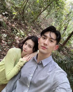 He Ying Ying Instagram - It's the last episode of #AllThatGlitters tonight 🥳

谢谢大家喜欢 #金色大道 💗 这部剧，从试镜，收到剧本，到 看到剪辑好的成品 我都非常非常的享受。

三十集，有哭有笑，谢谢大家的陪伴。
谢谢陪我一起演了5个月的演员们, 还有国内国外的制作团队，有你们真好！！

#林家慧，signing out ❤️‍🔥
ps 想看苏萨空和家慧的婚纱照吗? Swipe left 😉

#AllThatGlitters
#金色大道