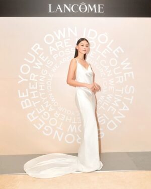 He Ying Ying Instagram - The best version of you is the one you see in the mirror every day. ✨️

It was such an empowering night, to be surrounded by strong, beautiful women! The spirit of the Idôle was so alive and strong 💖

Lancôme Idôle is now available in Singapore islandwide, and the Lancôme Idôle Pop-up at ION from now till 30 April 💗

@lancomeofficial #lancomesg #IdolebyLancome #BeYourOwnIdole