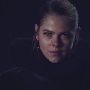 Heather Hemmens Instagram - Tonight!! The episode of Roswell, New Mexico that I directed will be airing at 8/7c. Stunts, explosions, special FX and me directing myself, we’ve got it all! I had the time of my life with this incredible team, and I’m honored to share that I’ll be back in the director’s chair again this season! Biggest thanks to @warnerbrostv @amblin @thecw for this dream come true 👽🎥 

CC: A pivotal script  by the amazing #ChrisHollier & @kristenhaynes_ 💜