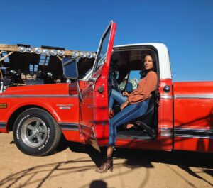 Heather Hemmens Instagram - New episode of #RoswellNM tonight on @thecw !! I hope you enjoy the show, stay safe and stay sane, friends. We will come out of this tunnel stronger than ever ❤️🌈☀️