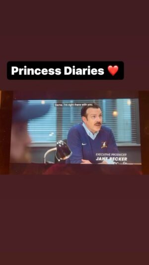 Heather Matarazzo Instagram - Not #theprincessdiaries getting some love and respect from #TedLasso!!! Adore you, peeps @jason_sudeikis @mrbrettgoldstein @brendanhunting @jeremy.swift.68 @#jameslance 👑👑👑 You’re welcome to Genovia any time. #genoviaforever