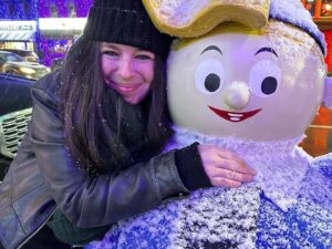 Heather Matarazzo Instagram - Snow, Hermey and a good ol’ Irish pub. My heart and liver are very happy.