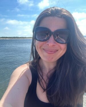 Heather Matarazzo Instagram - This weekend: The bay of Sligo, lanes, dominos, cats, more cats and a little death…(Knock, knock) 

On train back to Dublin with a heart that has gotten to break open more than I ever could have anticipated. 

Many tears of gratitude were shed and some tears of grief. 

All tears centered around the Love I get to experience and receive. 
#ireland