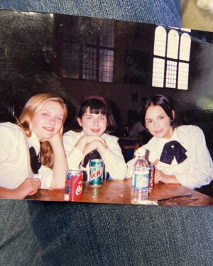 Heather Matarazzo Instagram - Packing up my home office and came across this gem. @kirstendunst @rachaelleighcook 💕💕💕
#1998 #nomorelittlewhitegloves #thehairybird #strike #alliwannado