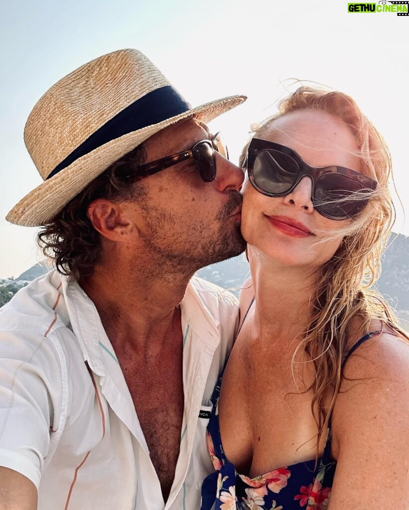 Heather Graham Instagram - Italian Getaway ❤️🇮🇹🍦🍋🍕💋 #amalficoast