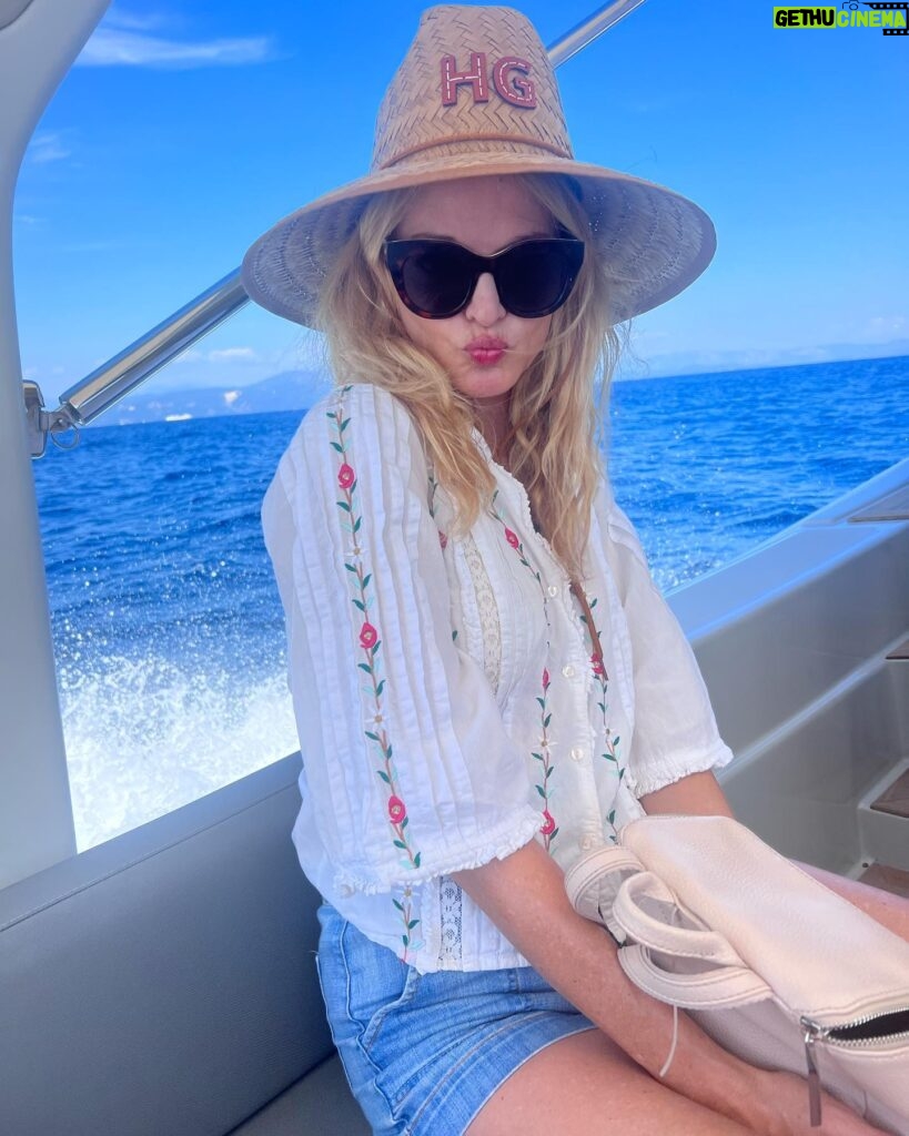 Heather Graham Instagram - When your bestie trip starts turning into a honeymoon 😆🇬🇷❤️🍦 @feministabulous