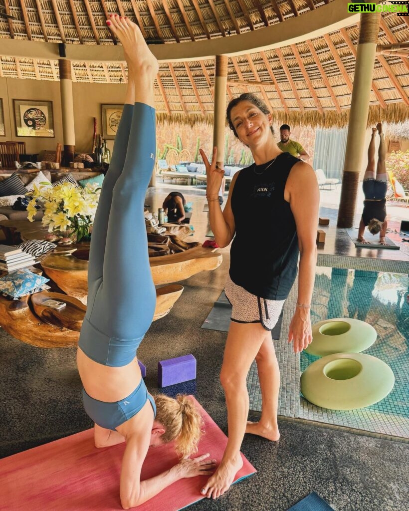 Heather Graham Instagram - So grateful I got to go on a yoga retreat and meditate looking at the ocean with @soukofrima_ and @mjmasala @souk.studio. Me gusta 🇲🇽🌞🌊🧘‍♀️❤️