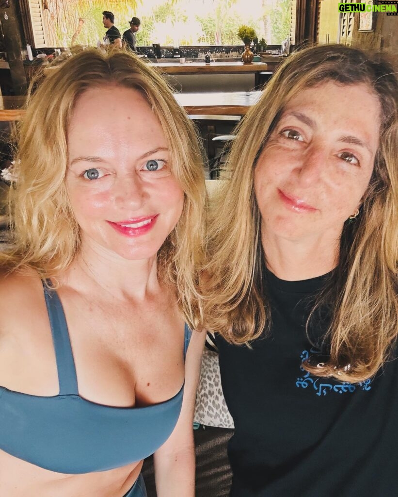 Heather Graham Instagram - So grateful I got to go on a yoga retreat and meditate looking at the ocean with @soukofrima_ and @mjmasala @souk.studio. Me gusta 🇲🇽🌞🌊🧘‍♀️❤️