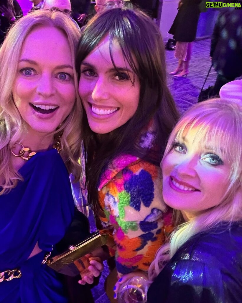 Heather Graham Instagram - Got to present @saturnawards with my Suitable Flesh costar @barbaracrampton. So many cool people there like Jodie Foster and my gal pal date @feministabulous.💙🎥💃