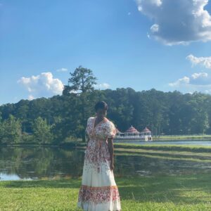 Heather Headley Instagram - Today, our #TBT rolls back to a little behind-the-scenes view of filming #sweetmagnolias #seasontwo. 

Hello #thursday!
The #weekend is almost here 😉! 

@sweetmagnoliasnetflix