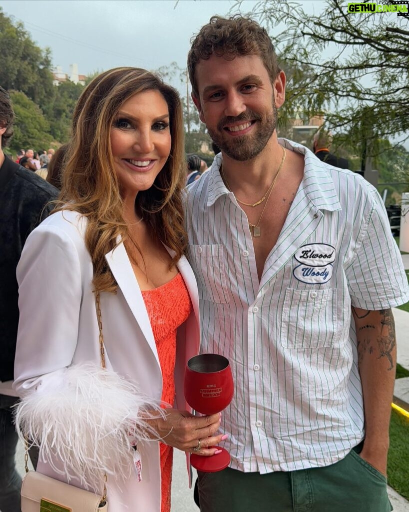 Heather McDonald Instagram - Had the best time @netflix celebrating their #realitytv shows and stars! Swipe Rt for some of it! What a fabulous LA Night! #hollywood #comedy #juicyscoop #realestate #buyingbeverlyhills #sellingsunset #loveisblind #thecircle #squidgame #sellingoc @nickviall @themarybonnet @mskaylacardona @brandongraves_ #drama #tv #awards #nfl #games #thecircle @fatcarriebradshaw my dress and jacket is @aliceandolivia shoes @inez bag @tomford
