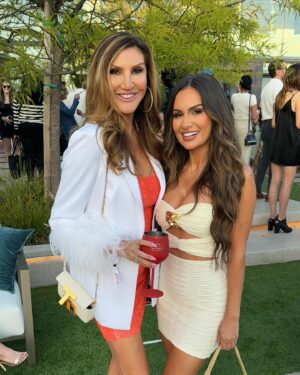 Heather McDonald Instagram - Had the best time @netflix celebrating their #realitytv shows and stars! Swipe Rt for some of it! What a fabulous LA Night! #hollywood #comedy #juicyscoop #realestate #buyingbeverlyhills #sellingsunset #loveisblind #thecircle #squidgame #sellingoc @nickviall @themarybonnet @mskaylacardona @brandongraves_ #drama #tv #awards #nfl #games #thecircle @fatcarriebradshaw my dress and jacket is @aliceandolivia shoes @inez bag @tomford