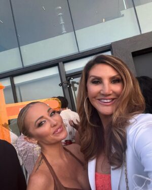 Heather McDonald Instagram - Had the best time @netflix celebrating their #realitytv shows and stars! Swipe Rt for some of it! What a fabulous LA Night! #hollywood #comedy #juicyscoop #realestate #buyingbeverlyhills #sellingsunset #loveisblind #thecircle #squidgame #sellingoc @nickviall @themarybonnet @mskaylacardona @brandongraves_ #drama #tv #awards #nfl #games #thecircle @fatcarriebradshaw my dress and jacket is @aliceandolivia shoes @inez bag @tomford