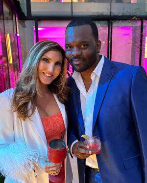 Heather McDonald Instagram - Had the best time @netflix celebrating their #realitytv shows and stars! Swipe Rt for some of it! What a fabulous LA Night! #hollywood #comedy #juicyscoop #realestate #buyingbeverlyhills #sellingsunset #loveisblind #thecircle #squidgame #sellingoc @nickviall @themarybonnet @mskaylacardona @brandongraves_ #drama #tv #awards #nfl #games #thecircle @fatcarriebradshaw my dress and jacket is @aliceandolivia shoes @inez bag @tomford