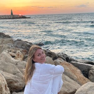Heather Thomson Instagram - beautiful sunset. beautiful dawn.

#grateful #telavivbeach #travel #joy #sun #fun #adventure #☀