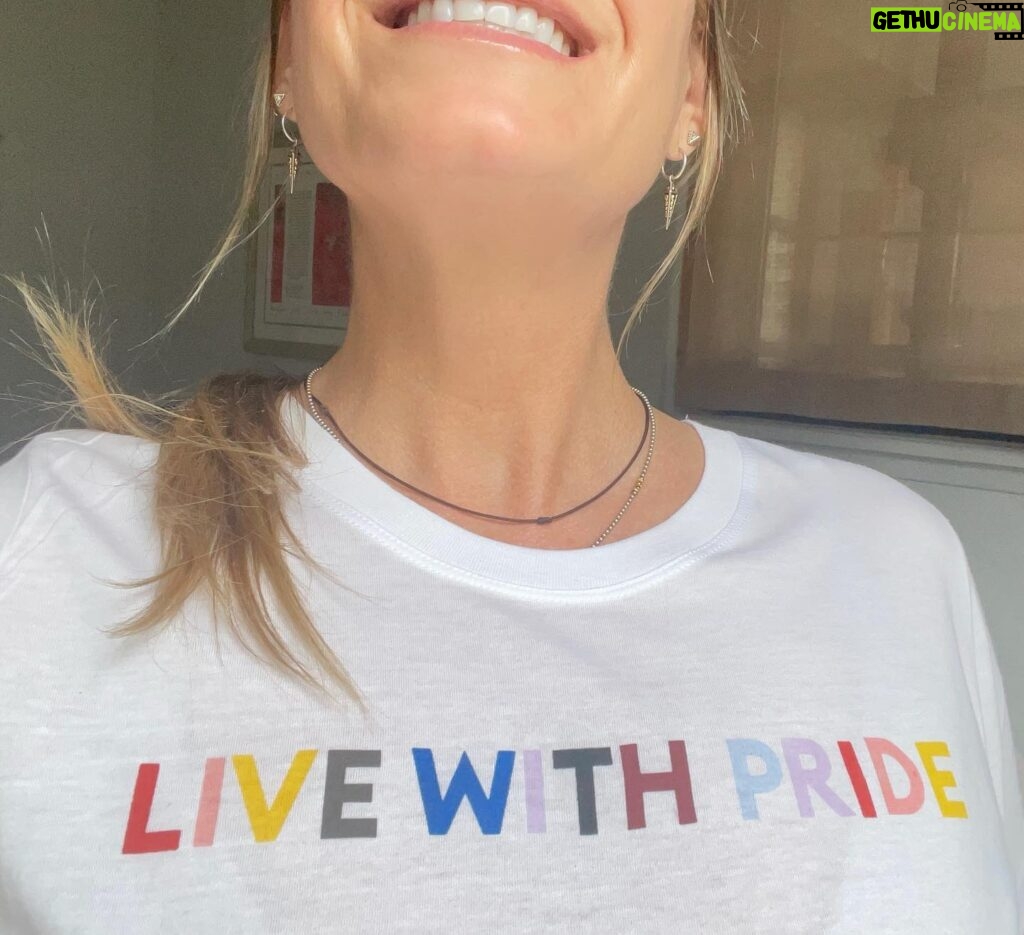 Heather Thomson Instagram - live loud & proud ! #happypridemonth🏳️‍🌈 #morelove #vibes #pride2022