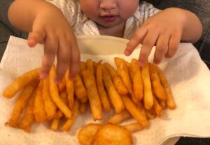 Heaven Hai Instagram - 現炸一盤給幼幼幼班小小朋友們的薯條！

加了牛奶和寶寶起司🤤