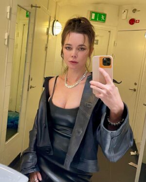 Hedda Stiernstedt Instagram - Cute delete felt later might guacamole