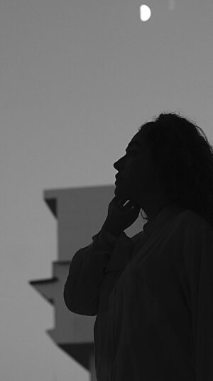Hediyeh Azidhak Instagram - 🌬✨
مست شوید
تمام ماجرا همین است،مدام باید مست بود،تنها همین.
باید مست بود تا سنگینی رقت‌بار زمان که تو را می‌شکند و شانه‌هایت را خمیده می‌کند،احساس نکنی،
مادام باید مست بود،
اما مستی از چه؟
از شراب ،از شعر ،یا از پرهیزکاری …
آن‌طور که دلتان می‌خواهد مست باشید.

 You have to be always drunk. That’s all there is to it—it’s the only way. So as not to feel the horrible burden of time that breaks your back and bends you to the earth, you have to be continually drunk.
But on what? Wine, poetry or virtue, as you wish. But be drunk.

✍🏼 poet: Charles Baudelaire

🎵Music: @sinabathaie 

💃🏻Dancer: @tamaraarruti