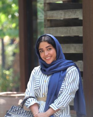 Hediyeh Azidhak Instagram - آرى

زندگی نمایشی است که
هیچ تمرینی برای آن وجود ندارد
پس آواز بخوان ، اشک بریز ، بخند
و با تمام وجود زندگی کن ؛
قبل از آنکه نمایشِ تو بدونِ هیچ تشویقی
به پایان برسد…

#چارلى_چاپلين