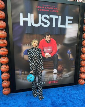 Heidi Gardner Instagram - LOVE & BASKETBALL / / FRIENDS & FASHION 
HUSTLE premiere 🏀
styled @shea.daspin 
makeup @jennakristina 
hair @kattthompson 
zebra suit @marcobologna 
basketball bag @andrea_bergart_shop 
heels @katmaconie 
starfish earrings @rowenroseofficial 
and the best friends @gregworswick @shea.daspin for being there ❤️❤️❤️