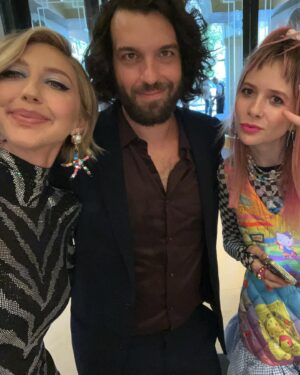 Heidi Gardner Instagram - LOVE & BASKETBALL / / FRIENDS & FASHION 
HUSTLE premiere 🏀
styled @shea.daspin 
makeup @jennakristina 
hair @kattthompson 
zebra suit @marcobologna 
basketball bag @andrea_bergart_shop 
heels @katmaconie 
starfish earrings @rowenroseofficial 
and the best friends @gregworswick @shea.daspin for being there ❤️❤️❤️